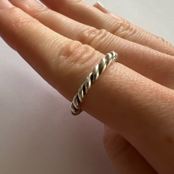 Pandora Intertwined Twist Rope Ring - Picture 11 of 12